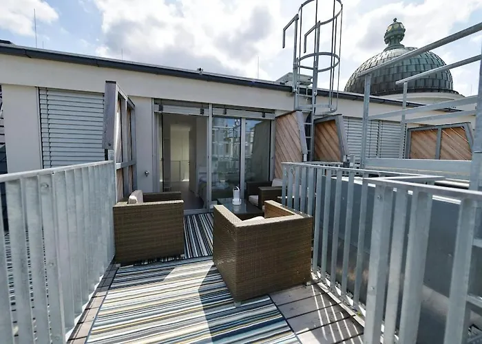 Julius 4 - Duplex Apartment 5 Mins To City Center